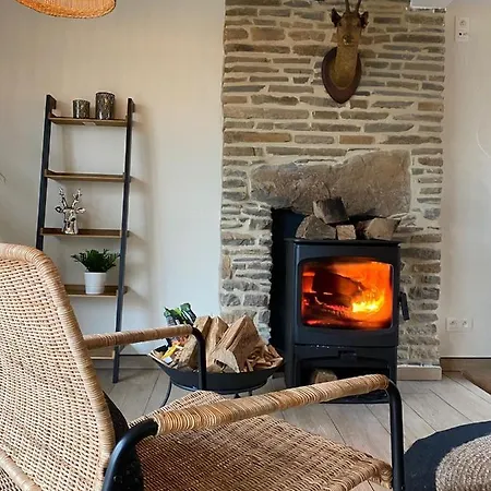 Cocooning Near Dinant 300m From River Meuse Casa de Férias *